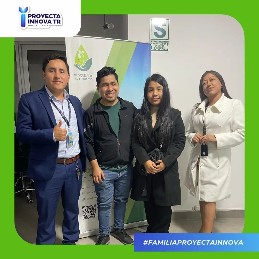 Cliente de Proyecta Innova en la entrega de su lote en La Finca de Don Pedro